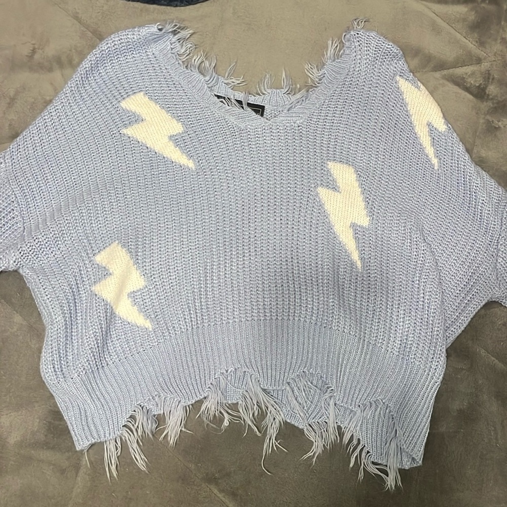Blue and white sweater. Size Large, I am a small or Xs, great oversized sweater.